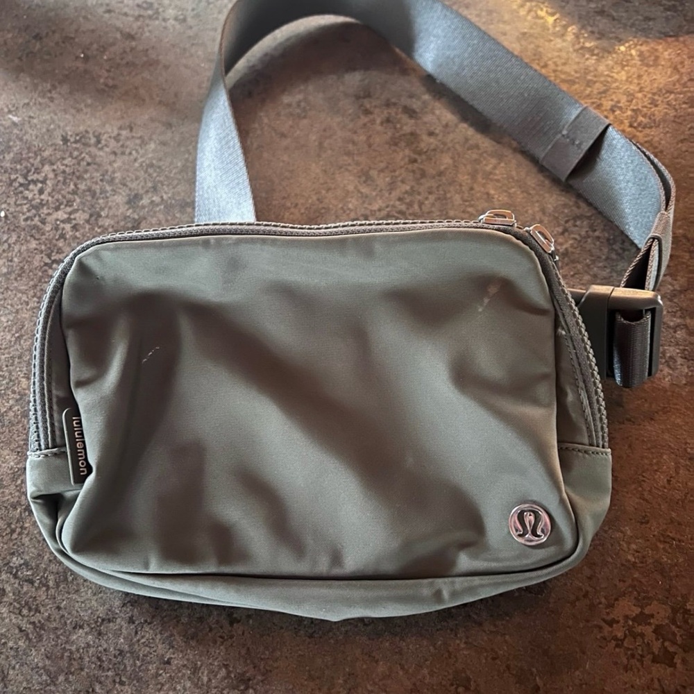 lululemon athletica Olive Green everywhere bag